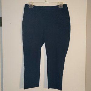 Women's size 4P (4 Petite) black khaki style Worthington capris